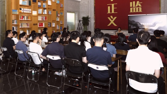 罗湖区检察院举办第八期“青年分享+导师点评”系列沙龙活动_2.JPG
