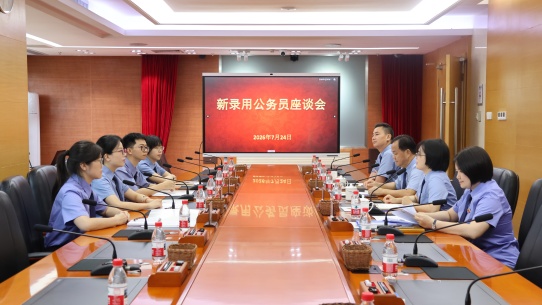 罗湖区检察院召开新录用公务员座谈会暨入职培训活动_2.JPG