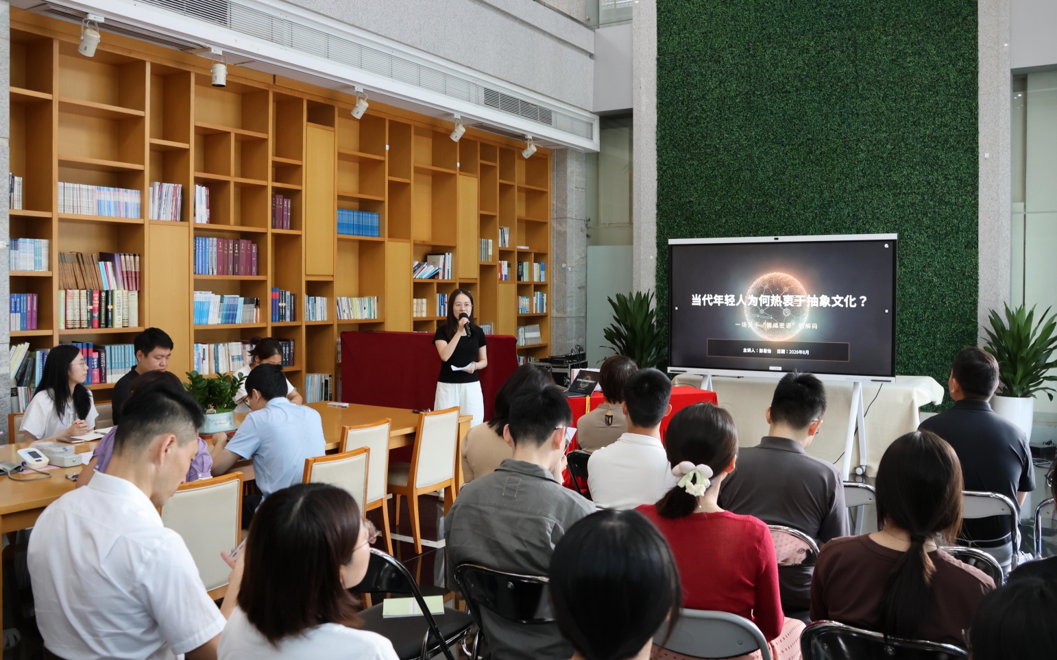 罗湖区检察院举办第十期“青年分享+导师点评”系列沙龙活动