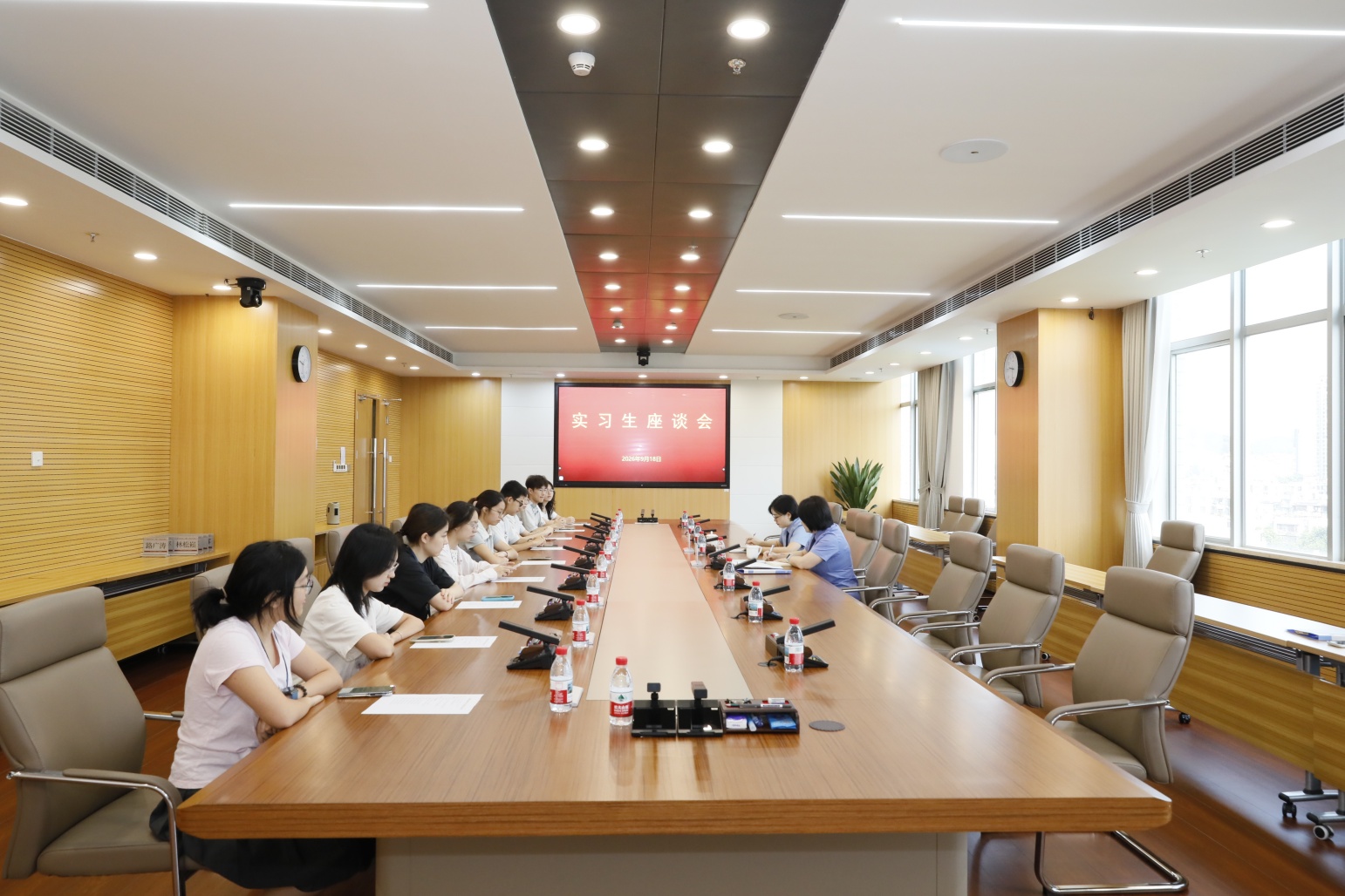 罗湖区检察院召开西南政法大学实习生总结交流座谈会