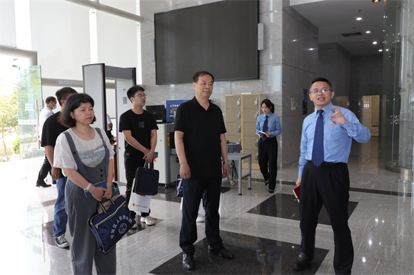 跨越两千公里，他们专程到罗湖检察考察交流…_副本1.jpg